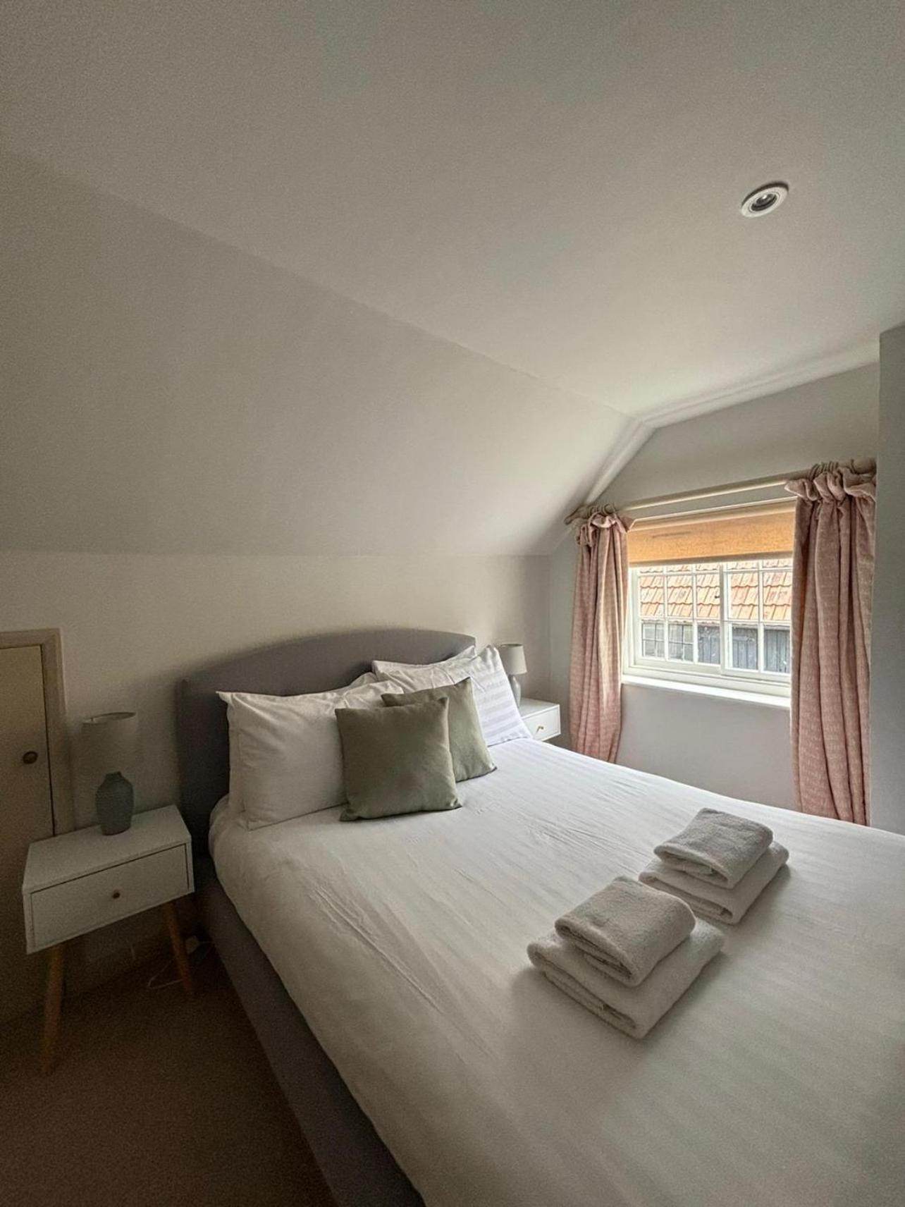 Elegant Oak Beamed House In Pretty Village - Cambridge Homehost Buckden  Εξωτερικό φωτογραφία